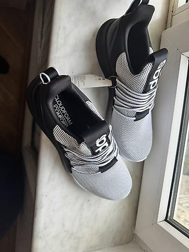 Kişi ayaqqabıları: Məhsul: İdman ayaqqabısı - Brend detalı: Üst dillikdə iri “adidas” — 1