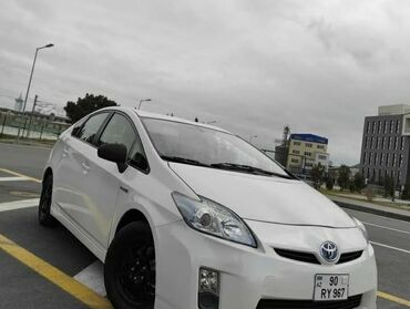 Toyota: Toyota Prius: 1.4 l | 2014 il Hetçbek