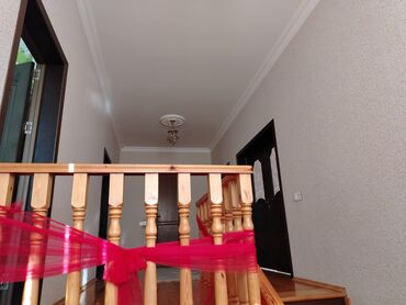 Həyət evləri və villaların satışı: Uşaq otağı və həyəti olan fərdi ev - İki mərtəbəli ağ rəngli fərdi — 12