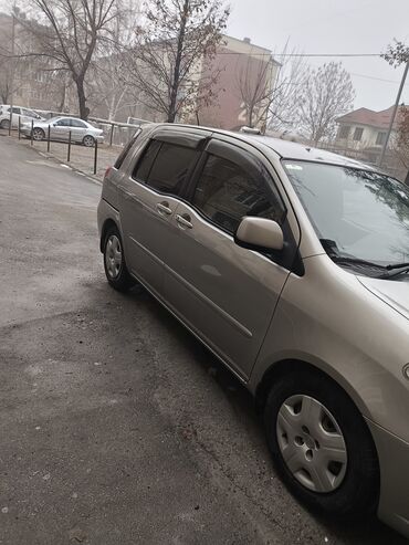 Toyota: Toyota Raum: 2004 г. — 4