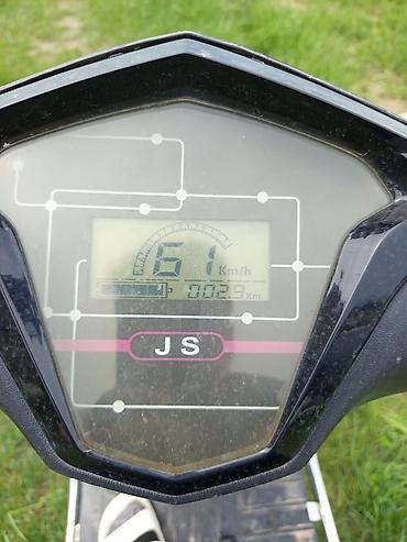 Другой электротранспорт: Продаю Скутер зарят на 50км максимальный скорость 60км в час в подарок — 3