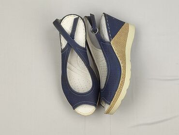 bench взуття жіноче: Босоніжки жіночі, розмір 38