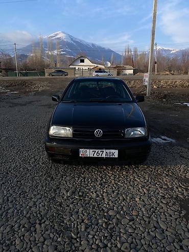 Унаа сатуу: Volkswagen Vento: 1994 г., Кол менен иштөөчү, Седан — 3