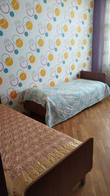 Uzunmüddətli kirayə mənzillər: 9 mkr,Bolmartın üstündə,18 mərtəbəli binanın 8 ci mərtəbəsində,3 — 5