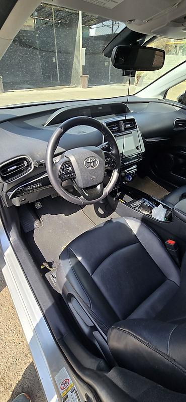 es гибрид: Toyota Prius: 2019 г., 1.8 л, Гибрид, Лифтбек — 5
