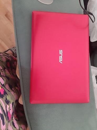 asus canta: ASUS noutbuk - Korpus: parlaq çəhrayı rəngli üst qapaq, gümüşü daxili — 1