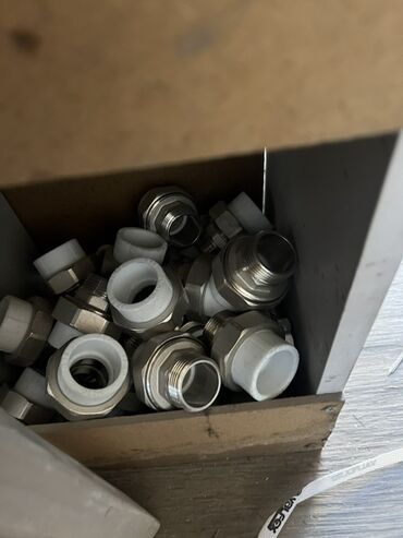 фитинги для пластиковых труб: Адаптер, Материалы: Металл