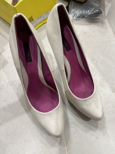 продажа туфли на каблуках: Туфли 38, цвет - Белый