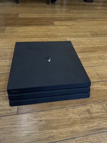 playstation 4 2tb: Ps4 pro ideal veziyyetdedir hec bir cizigi yoxdu saat kimi isleyir