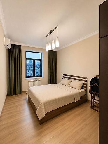 Аренда квартир: İcarəyə verilir 3 otaqlı yeni tikili 150 m², Nizami m. Kateqoriya — 7