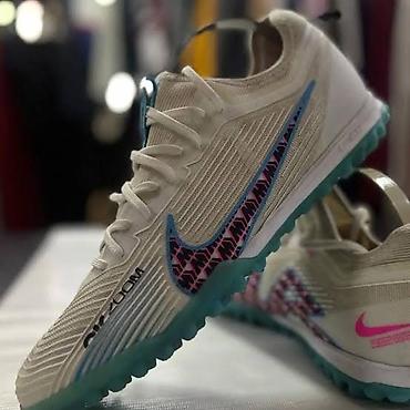 Бутсылар: Продаю Футбольные сороконожки, - Модель: Nike Zoom (надпись Air Zoom — 3