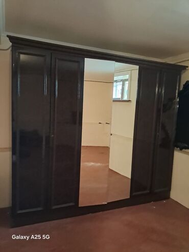 Seyflər: Açılan, 5 qapı Düz dolab, Qarderob, paltar dolabı