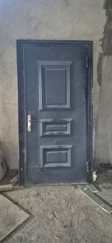 seyf qapu: Dəmir giriş qapısı – 1ədəd - Material: tam metal konstruksiya, möhkəm