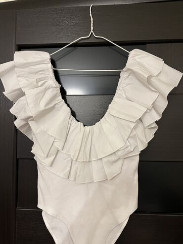 Baletkalar: Zara body bluz tezedir geyilmeyib 
L razmerdir — 4