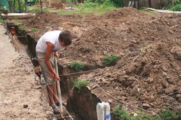 копаем земли: Копаем септики траншеи под водопровод и канализацию.+ Прокладка
