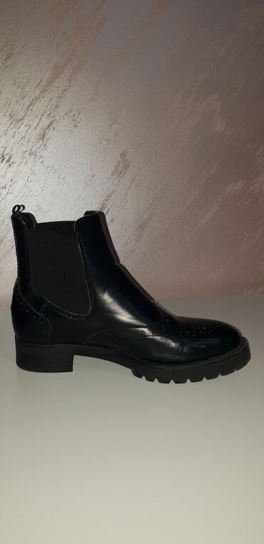 Gležnjače: Gležnjače, 38 — 15