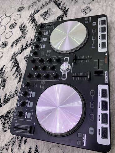 Музыкальные инструменты: DJ контроллер Reloop BeatMix