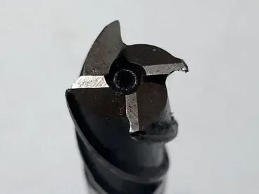 peskiri cena: Glodalo cetvoropero 20mm osteceno, levi smer Glodalo je koristeno u