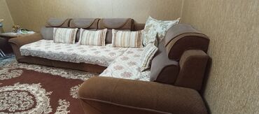 Угловые диваны: Угловой диван, C подушками, Трёхместный и более