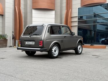 oturacaq uzlukleri: LADA Niva 3 qapılı off-road SUV - Kuzov: 3 qapılı, qısa baza, monolit