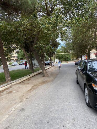 Mağazalar: Razində İcra hakimiyətinin yaxınlığı 5 mərtəbəli binanın 1 ci — 20