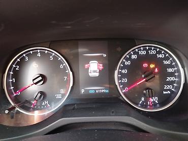спидометр: Toyota RAV4 salonu və paneli - Model: Toyota RAV4 (son nəsil interyer — 1