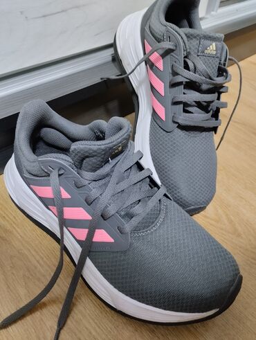 new balance ct300: Adidas, 41, bоја - Siva