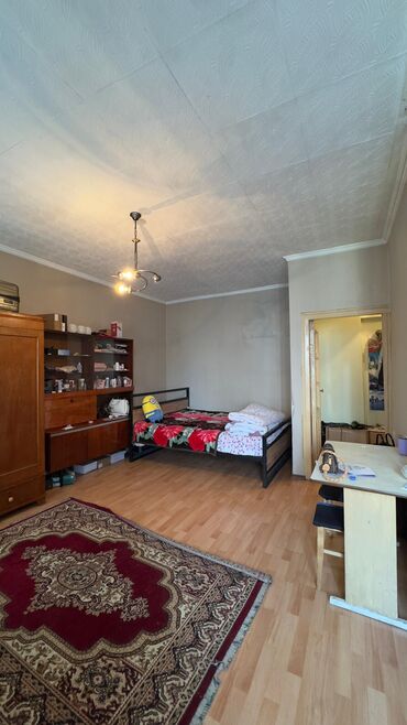 Продажа домов: 1 комната, 30 м², Сталинка, 1 этаж, Старый ремонт