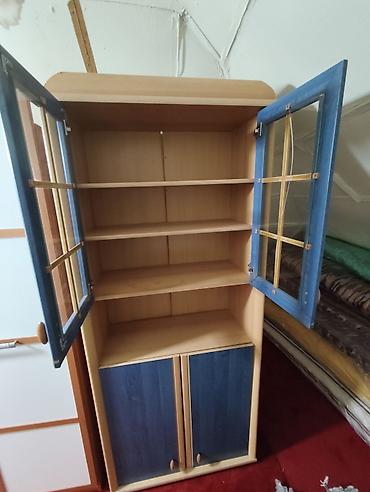 iskaf: Mavi-bənövşəyi və ağac rəngli vitrinli şkaf - Material: Laminat/LDSP — 2