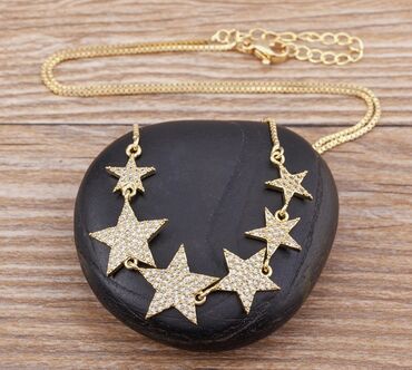 Seplər: 18K qızıl suyuna çəkilmiş və polad bijuteriyalar.Maqazin bağlandığı — 6