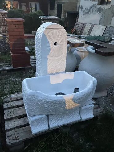 Baštenska dekoracija: Česme za dvorište – Cene počinju od 7500 din. 💧 O Nama 🌟 Blue Stone — 15