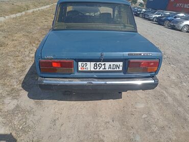 купить фары на ниву: Автомобиль Lada 2107 синего цвета. Этот классический седан отличается