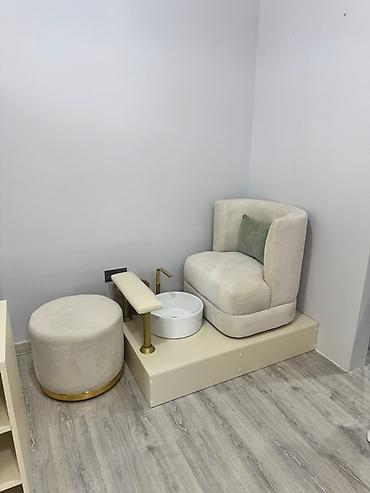 dirnaq masası: Peşəkar pedikür küncü üçün mebel komplekti Komplektin tərkibi: - — 4