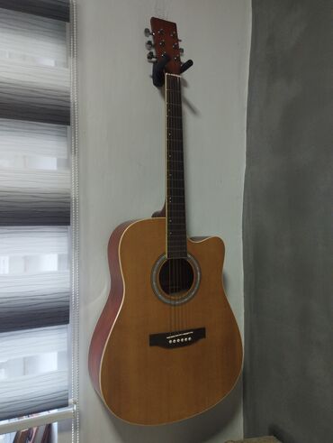 гитара veston: Акустическая гитара с широким корпусом в хорошем состоянии