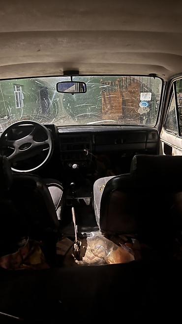arxa panel: VAZ (LADA) 4x4 Niva: 1.7 l | 1991 il 100000 km Universal — 2