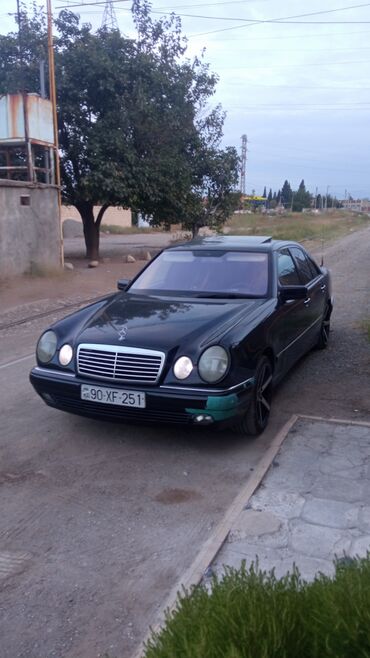 210 mersedes: Mercedes-Benz E 280: 2.8 l | 1997 il Sedan