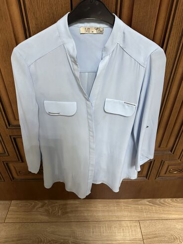 Köynək və bluzalar: 10 azn . Razmer S/M — 19