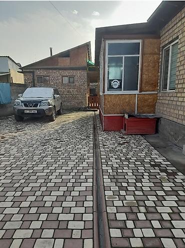 Продажа коттеджей и домов: * Продаётся :В районе К өлмө * Два дома на участке в 4 сотки в черте — 4