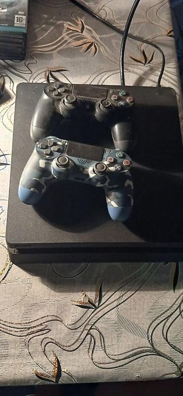 playstationlar: Sony PlayStation 4 Slim oyun konsolu - Model: PS4 Slim (Sony loqolu — 1
