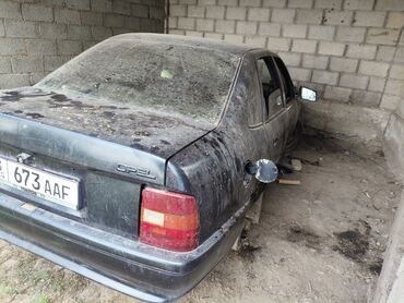 авто кызыл кыя: Opel Vectra: 1990 г., 1.6 л, Механика, Бензин, Седан