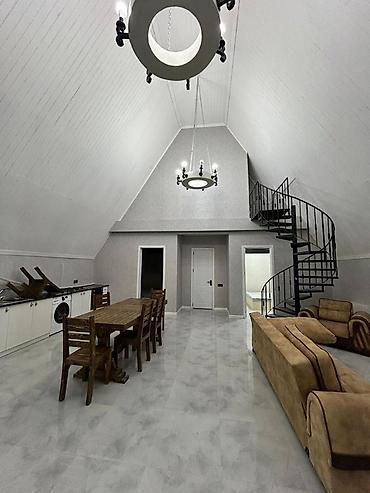 ev elanlari: Kirayə üçün tam mebelli ev/interyer - Plan: geniş zal və mətbəx birgə — 4