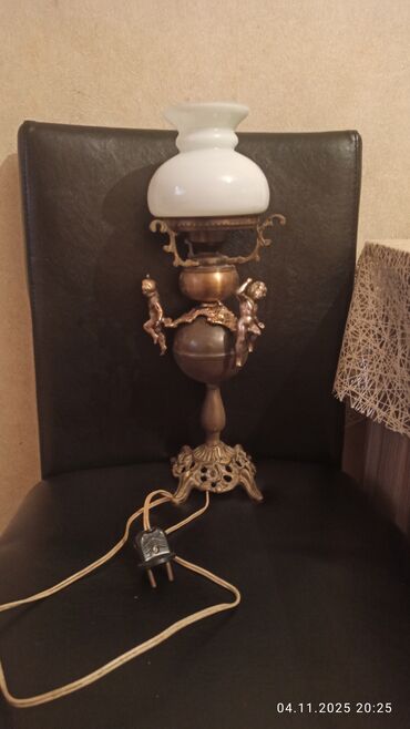 люстр бра светильников: Antik üslubda elektrik masa lampası - Materiallar: bürünc/brass gövdə