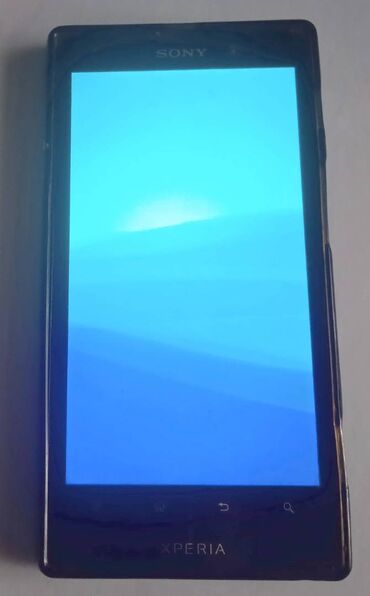а 33 телефон: 1) Sony Xperia Ion LT28h б.у. состояние среднее, экран без трещин