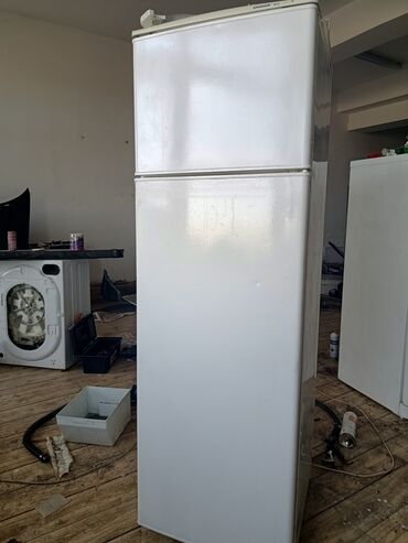 Холодильники: Б/у Холодильник Snaige, De frost, Двухкамерный, цвет - Белый