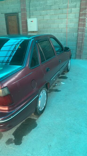 зимняя резина нива: Daewoo Nexia: 2004 г., Бензин, Седан