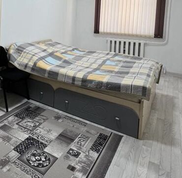 кровать двуспальная с ящиками: Односпальная кровать, Б/у, С ящиком для хранения, длина - 180 см