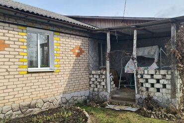 продается жилой дом с большим участкам в село кунтуу: Барак, 40 кв. м, 2 бөлмө, Менчик ээси, Эски ремонт