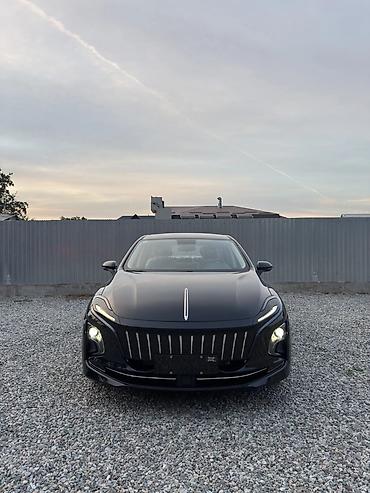 електро мобиль автомобиля: Сдаю в аренду Hongqi E-QM5 Новый электромобиль Запас хода - 430 км — 1