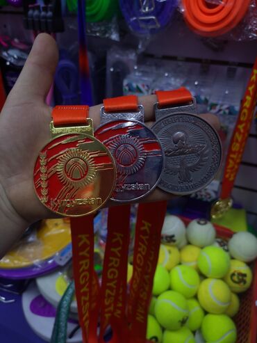 Значки, ордена и медали: Медали — 4