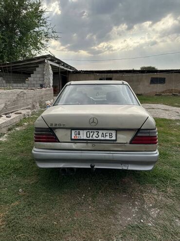 рассрочка продаю: Седан Mercedes-Benz E 220 D бежевого цвета, с регистрационным номером